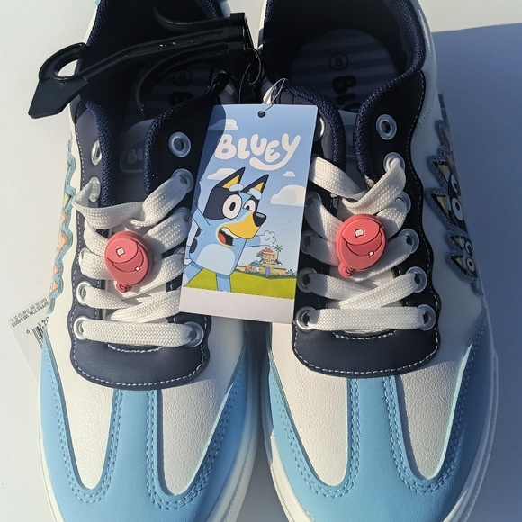 Bluey Girls Boys Sneakers Youth Size 7 White Light Blue Cartoon Casual Shoes NWT - Picture 10 of 10